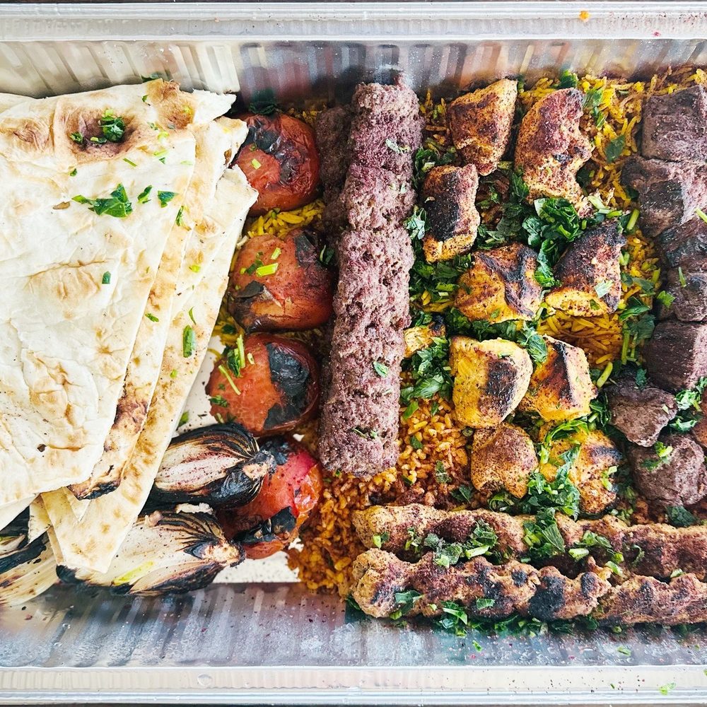 Videoda qo‘llari bilan qizni orgazmga olib kelishdi