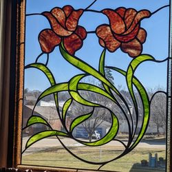 Victorian Rose Garden Bed & Breakfast - Stained glass in the bathroom.
