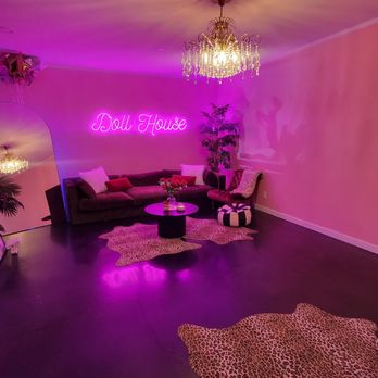 Doll House Pilates - Waiting area - Pilates Near Me - Fullerton, California Doll House Pilates - Waiting area - Pilates Near Me - Fullerton, California
