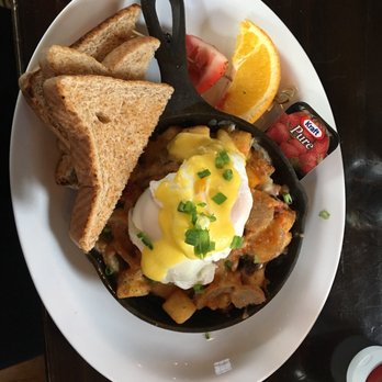 Mill Street Brew Pub - Breakfast skillet - Brewpubs Near Me - Toronto, Ontario Mill Street Brew Pub - Breakfast skillet - Brewpubs Near Me - Toronto, Ontario