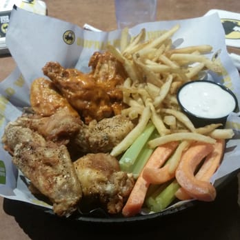 Buffalo Wild Wings - Spicy garlic (2/5*) and lemon pepper (3/5*)...all forgettable - Sports Bars Near Me - Houston, Texas Buffalo Wild Wings - Spicy garlic (2/5*) and lemon pepper (3/5*)...all forgettable - Sports Bars Near Me - Houston, Texas