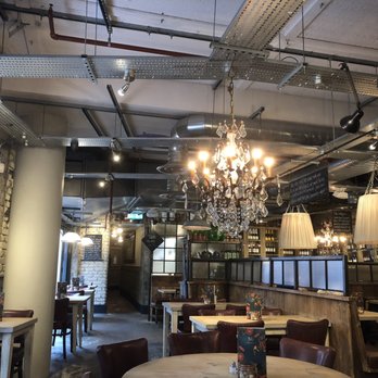 Bill's - Inside - British Near Me - Liverpool, XMS