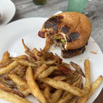 Ellie’s Place - Burger and fries - Sandwiches Near Me - Warrenton, Virginia