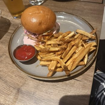 Black Rabbit Saloon - Chicken sandwich - Beer Bar Near Me - Montville, New Jersey