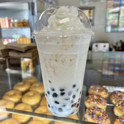 Raised Donuts & Bagels - Vanilla bean smoothie with boba