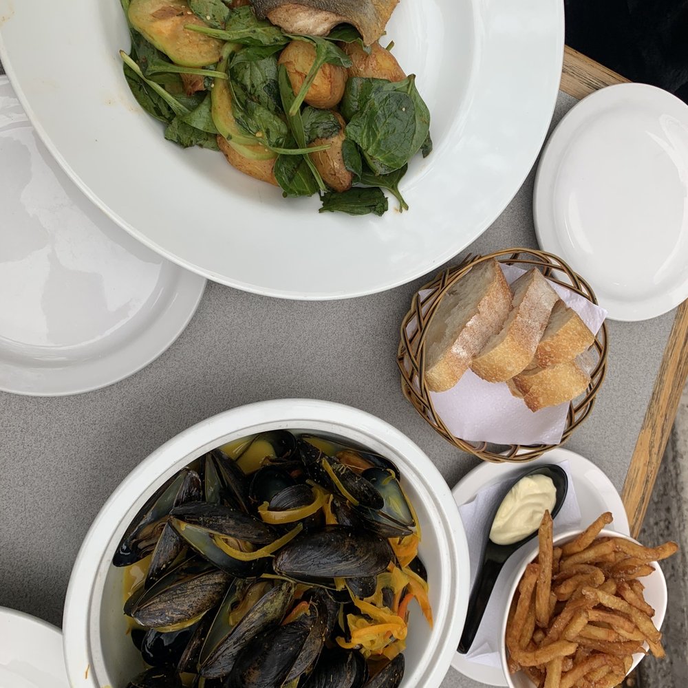 La Palette - Muscles, Fish, Side Fries and Bread. - French Near Me - Toronto, Ontario La Palette - Muscles, Fish, Side Fries and Bread. - French Near Me - Toronto, Ontario