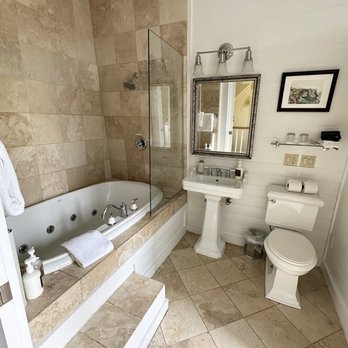 MacCallum House Inn - Gorgeous bathroom! - Hotels Near Me - Mendocino, California MacCallum House Inn - Gorgeous bathroom! - Hotels Near Me - Mendocino, California