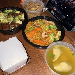 Beef & broccoli (white rice on side), 蔬菜撈麵 Vegetable Lo Mein, wonton soup, hot & sour soup. Beef & broccoli (white rice on side), 蔬菜撈麵 Vegetable Lo Mein, wonton soup, hot & sour soup.