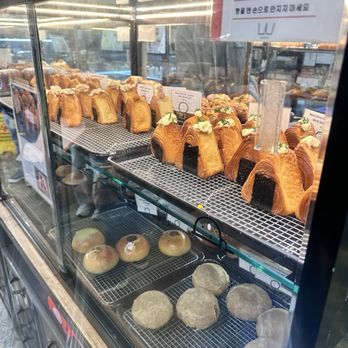 Cafe W Bakery and Desserts - Cronigiri - Cafes Near Me - Flushing, New York