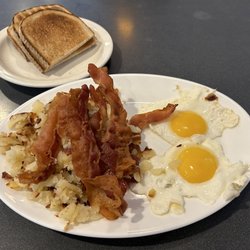 Stargate Diner - Two fresh eggs with Bacon and rye roasted and a side of hash browns - basic, simple and was just fine.