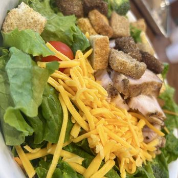 B&B Smokehouse - Chef Salad with Chick Breast - Barbeque Near Me - San Antonio, Texas