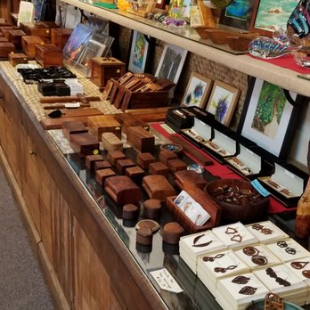 Waipio Valley Artworks - Art Galleries Near Me - Honokaa, Hawaii