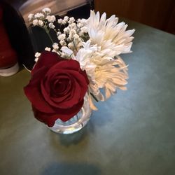 Bridgeview Tavern - Fresh flowers on all the tables!!