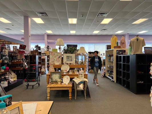 W I N G S Resale Store