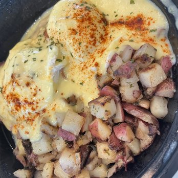 Wanda's Cafe + Bakery - Eggs Benedict - Bakeries Near Me - Nehalem, Oregon
