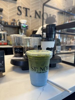 St. Noir Café by null