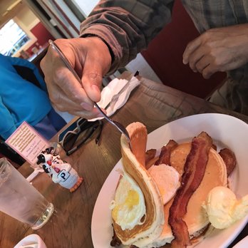 Frizzle Chicken Cafe - Breakfast & Brunch Near Me - Pigeon Forge, Tennessee