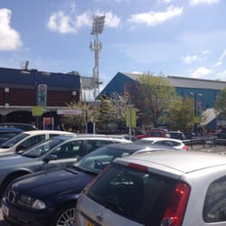 Sainsbury's - Not sure you can see but the cue of palace (tickets for the play off match)fans across the front of Sainsbury's