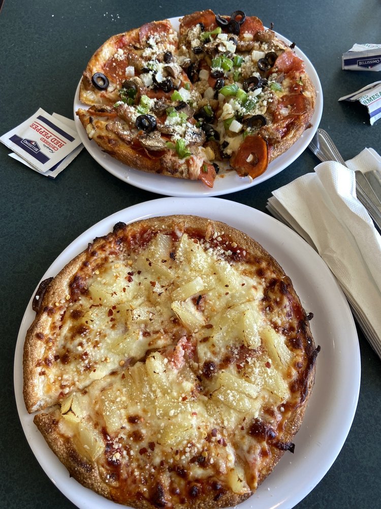 BELLACINO’S PIZZA & GRINDERS Updated June 2024 16 Photos & 32 Reviews 377 W Jackson St