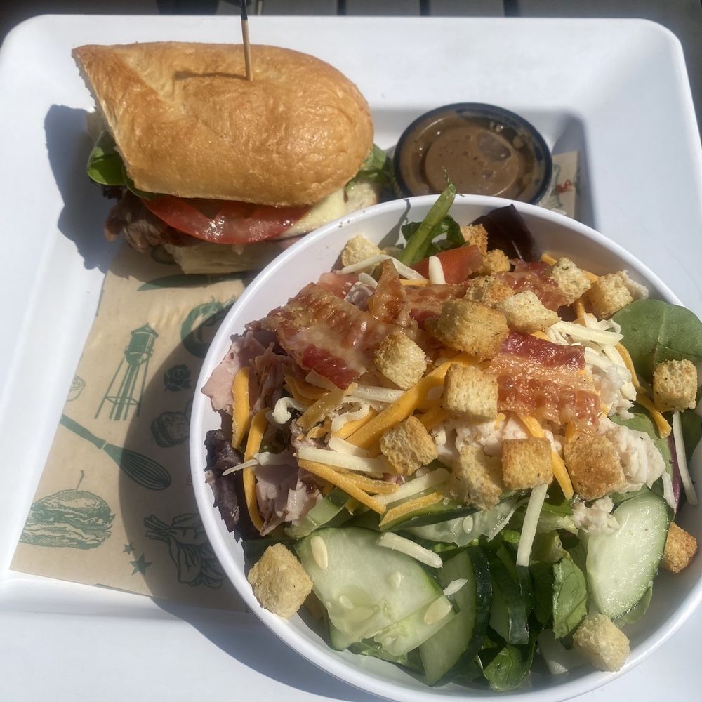 Chef salad/memphian sandwich Chef salad/memphian sandwich