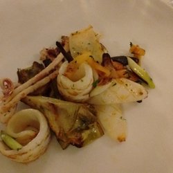 Casa Joan - Sèpia a la planxa amb carxofes de temporada