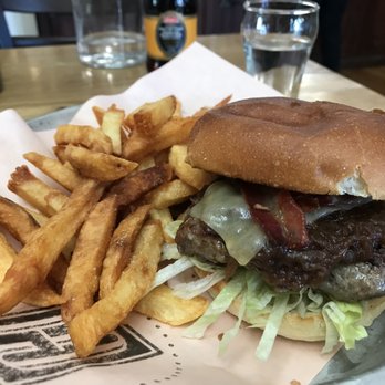 The Garrison House - The Garrison Burger. - Gastropubs Near Me - Niagara-on-the-Lake, Ontario The Garrison House - The Garrison Burger. - Gastropubs Near Me - Niagara-on-the-Lake, Ontario