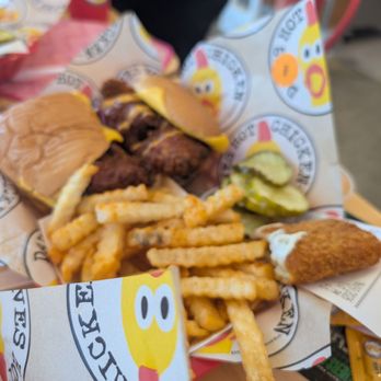 Dave's Hot Chicken - Chicken Shop Near Me - Hemet, California Dave's Hot Chicken - Chicken Shop Near Me - Hemet, California
