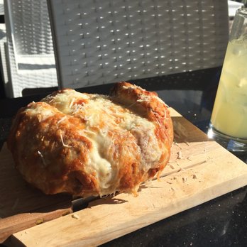 Cava - 6 cheese garlic bread & cucumber cilantro margarita - Italian Near Me - Southington, Connecticut