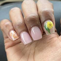 Epic Nails - Simple overlay with dried flowers