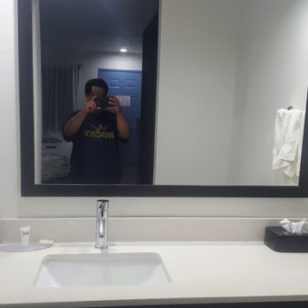 Athena Inn - Bathroom sink. - Hotels Near Me - Chattanooga, Tennessee Athena Inn - Bathroom sink. - Hotels Near Me - Chattanooga, Tennessee