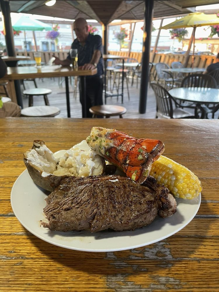 Edelweiss Sports Bar & Grill