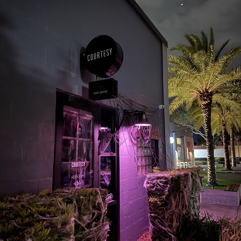 The Courtesy - Cocktail Bars Near Me - Winter Park, Florida The Courtesy - Cocktail Bars Near Me - Winter Park, Florida