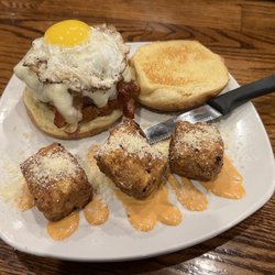 Spirits Tavern - Rude awakening burger With Mac and cheese bites as side