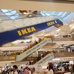 宜家家居 - Escalator to Ikea