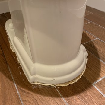Danfords - Toilet Base Needs to be caulked - Hotels Near Me - Port Jefferson, New York Danfords - Toilet Base Needs to be caulked - Hotels Near Me - Port Jefferson, New York