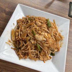 Royal Palace Thai - Pad Thai with chicken