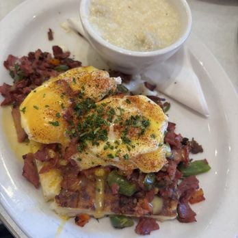 Wild Eggs - Corned Beef Hash Bennie with Grits - Breakfast & Brunch Near Me - Cincinnati, Ohio