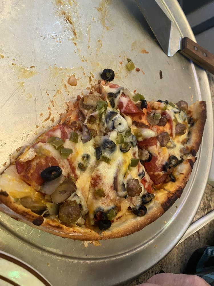 Coaches Corner Pizza Logo