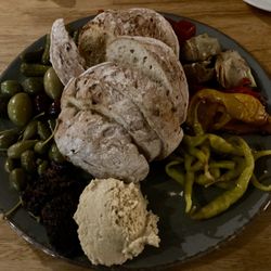 Mount Inn - Delicious mezze platter