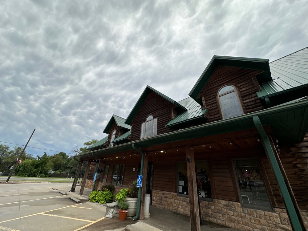 KARG ART GLASS Updated September 2024 13 Photos 111 N Oliver St, Kechi, Kansas Art