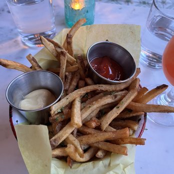 L & E Oyster Bar - French Fries - Seafood Near Me - Los Angeles, California