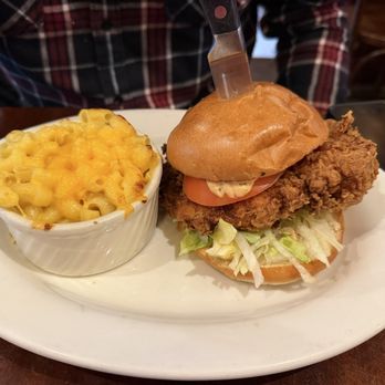 O'Brien's Irish Pub - Fried chicken sandwich w/ Mac and cheese - Irish Pub Near Me - San Francisco, California O'Brien's Irish Pub - Fried chicken sandwich w/ Mac and cheese - Irish Pub Near Me - San Francisco, California