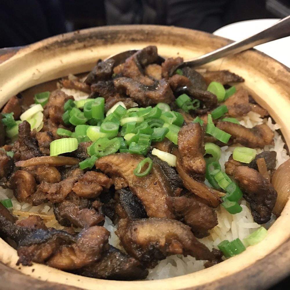 King's Kitchen - Yellow Eel Rice Casserole (Even though this is less yellow than regular eel!! Don't be fooled like me) - Cantonese Near Me - Brooklyn, New York King's Kitchen - Yellow Eel Rice Casserole (Even though this is less yellow than regular eel!! Don't be fooled like me) - Cantonese Near Me - Brooklyn, New York