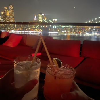 Harriet's Rooftop - Lounges Near Me - Brooklyn, New York