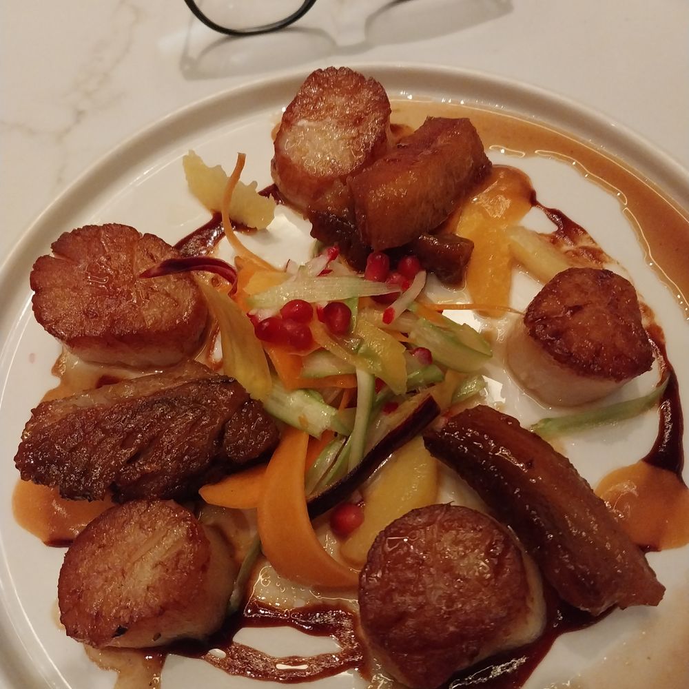 Ramsay's Kitchen - Gordon's Scallops with Pork Bellies - New American Near Me - Las Vegas, Nevada Ramsay's Kitchen - Gordon's Scallops with Pork Bellies - New American Near Me - Las Vegas, Nevada