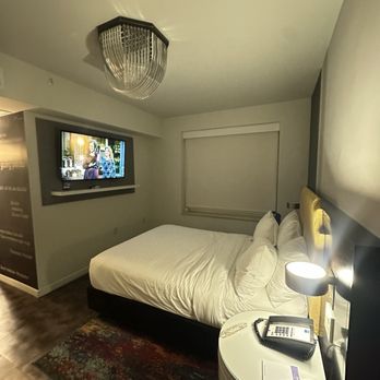 Tryp by Wyndham Newark - 1 King size bedroom - Hotels Near Me - Newark, New Jersey Tryp by Wyndham Newark - 1 King size bedroom - Hotels Near Me - Newark, New Jersey