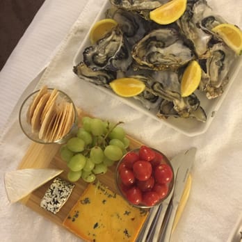 Matakana Oysters - Matakana oysters, with a selection of cheeses from The Dairy at Ponsonby Central. - Seafood Near Me - Matakana, AUK Matakana Oysters - Matakana oysters, with a selection of cheeses from The Dairy at Ponsonby Central. - Seafood Near Me - Matakana, AUK