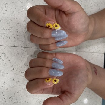 JoJo Nails - Sunflower design - Nail Salons Near Me - Chino, California