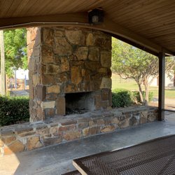 Rotary Park - Pavilion with fire pit and bbq girl. Playground and bathrooms are close!