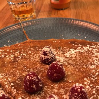 Rozell Café - Nutella + framboise crêpe avec une boîte de jus de pomme! - Creperies Near Me - Paris, 75 Rozell Café - Nutella + framboise crêpe avec une boîte de jus de pomme! - Creperies Near Me - Paris, 75